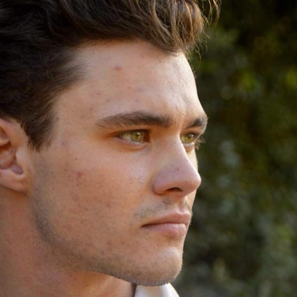 Gabriel tinha 20 anos e foi encontrado morto dentro de uma piscina no bairro Tingui, em Curitiba — Foto: Reprodução/Facebook