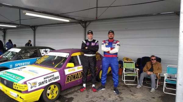 Os dois pilotos palotinenses estiveram na prova. (Fotos: Colaborador)