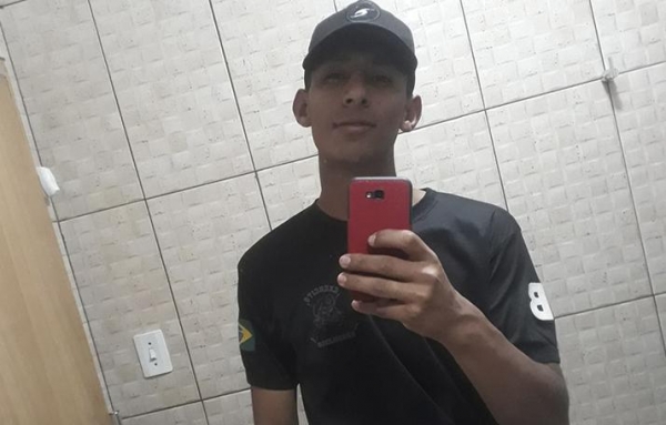 Rapaz chegou a ser socorrido, mas morreu a caminho do hospital Foto: Reprodução/Facebook