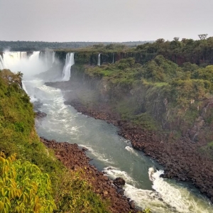 Cataratas do Iguaçu na tarde desta segunda-feira (16) é de 714 mil litros por segundo — Foto: Cassiano Rolim/RPC
