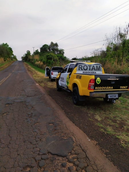 A montana foi apreendida e o condutor fugiu. (Fotos: PRE)