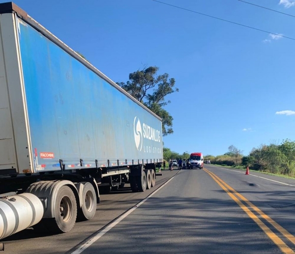 Criança morre atropelada após soltar das mãos dos pais e correr para rodovia em Ibaiti — Foto: Divulgação/Polícia Civil