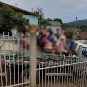 Foto da caminhonete lotada, que tinha sido tirada momentos antes da tragédia (Foto: Colaboração)