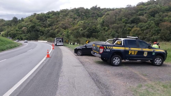 Motociclista morreu em acidente na BR-116, em Campina Grande do Sul — Foto: Divulgação/PRF