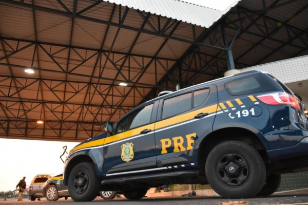 O veículo foi abordado por volta de 23h45, em frente à Unidade Operacional Ayrton Senna, na BR-163.(Foto: PRF)