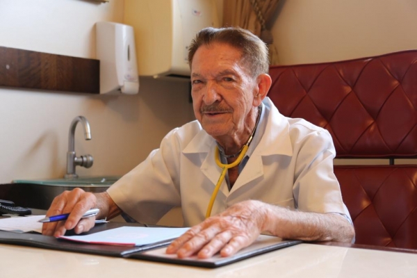 Desde que chegou a Toledo em 1957, Dr. Avelino atendeu dezenas de pacientes diariamente. (Foto: Arquivo Pessoal)