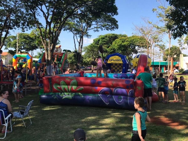 Durante três horas, foram destruídos mais de 300 sorvetes gratuitamente.(Fotos: Organização do Evento)