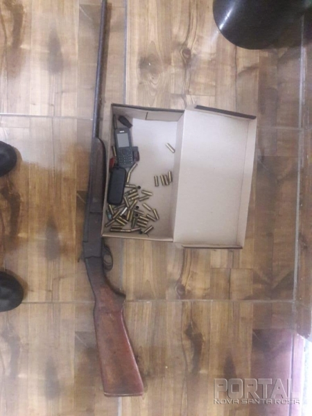 Arma apreendida. (Foto: PM)