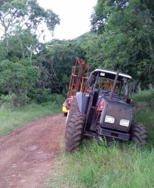 Homem foi atropelado enquanto passava veneno na lavoura — Foto: Divulgação/PM