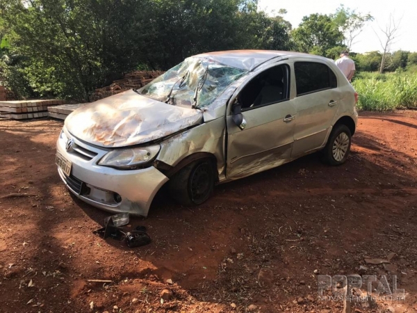 Gol capota na rodovia entre Nova Santa Rosa e Planalto do Oeste. (Fotos: Prtal Nova Santa Rosa)
