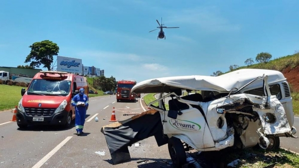 Motorista da Kombi não resistiu e morreu no locla do acidente — Foto: Samu Regional Norte Novo/Divulgação