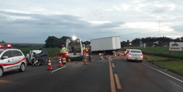Motorista perdeu o controle e invadiu a pista contrária na PR-323, em Sertanópolis. — Foto: Imagens cedidas/Reginaldo Tinti