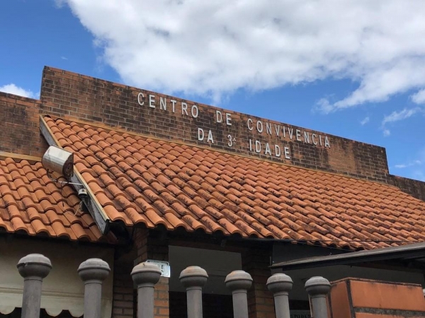 Homem morreu após sofrer infarto, durante uma festa no Centro de Convivência da Terceira Idade, em Cianorte — Foto: Roberto Porto/RPC