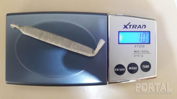 Cigarro de maconha apreendido. (Foto: Divulgação)