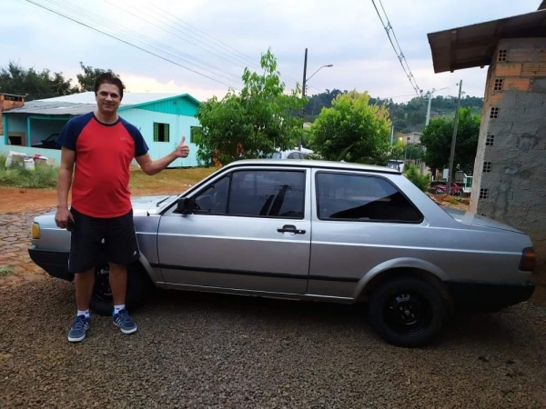 Professor contou para a família que tinha feito uma promessa de devolver o carro se fosse sorteado, em Marmeleiro — Foto: Airton Rama/Arquivo pessoal
