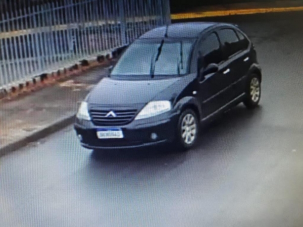 Veículo suspeito procurado pela polícia. (Foto: Reprodução)