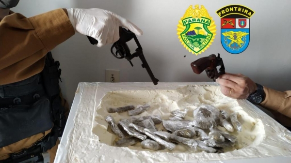 Diversos objetos foram recuperados. Drogas e armas foram apreendidas (Foto: Divulgação BPFron )