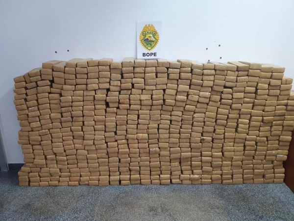 Droga estava escondida em dois carros, na BR-277, em São Luiz do Purunã — Foto: Divulgação/Bope