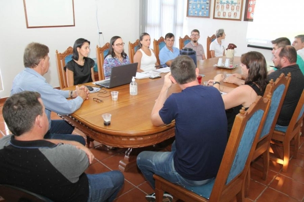 Foto do comitê em reuniões passadas.