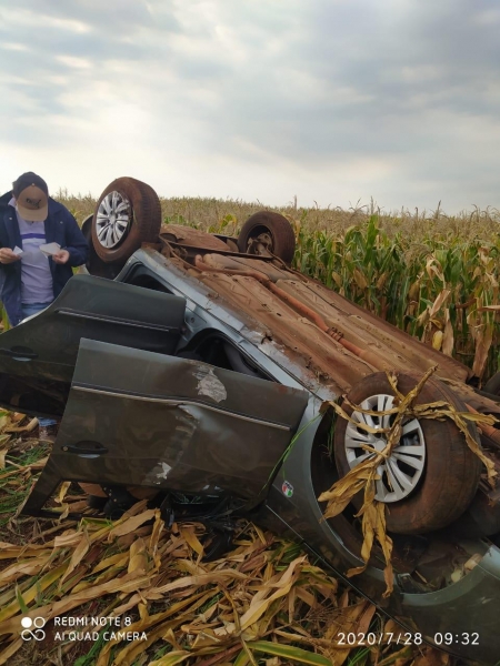 O veículo estava em meio a uma lavoura de milho. (Fotos: PRE)