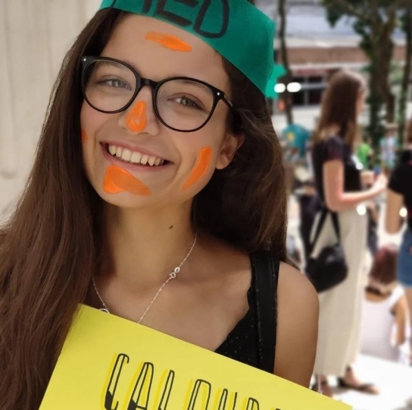 Ex-aluna do Colégio Estadual do Paraná, Hemely foi aprovada na UFPR no início do ano. (Foto: Arquivo Pessoal)