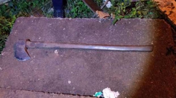  A vítima identificada como José Altamir de Souza, de 47 anos, sofreu golpes de machado em sua cabeça. (Foto: Catve)
