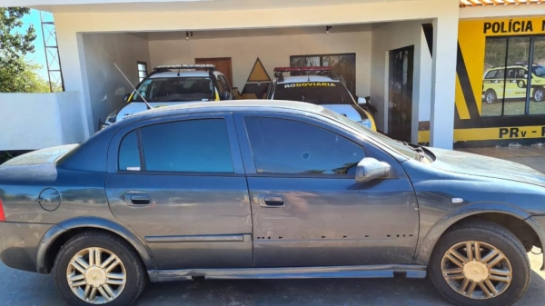 Veículo apreendido. (Fotos: PRE)