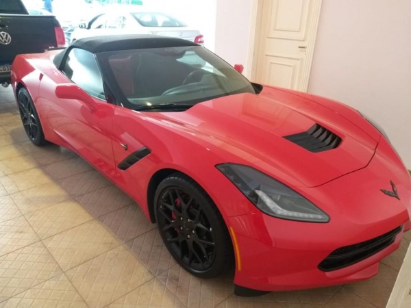 Suspeitos ostentavam com carros de luxo e moradias em um condomínio de alto padrão, segundo a Polícia Civil — Foto: Divulgação/Polícia Civil