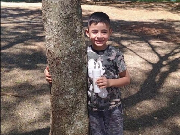 Enzo Miguel tem seis anos e foi atropelado por uma moto aquática na prainha, em Entre Rios do Oeste — Foto: Arquivo pessoal