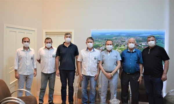 Diretor-presidente da Lar, Irineo da Costa Rodrigues realizou uma visita ao prefeito Jones Neuri Heiden (Foto: Divulgação )