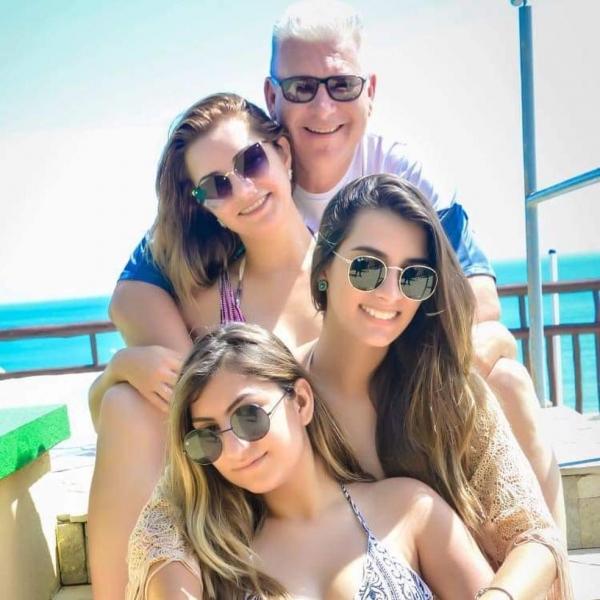 Valdecy, Luciana, Beatriz e Júlia Cruzeiro morreram após avião cair na área rural de Mato Rico — Foto: Arquivo da família