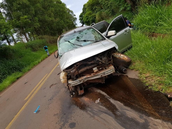Um dos suspeitos capotou o carro após uma perseguição, na área rural de Terra Roxa, e conseguiu fugir — Foto: Divulgação/Polícia Federal