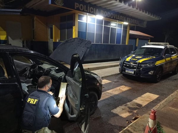 A droga estava dividida em 253 tabletes. (Foto: Divulgação/PRF)