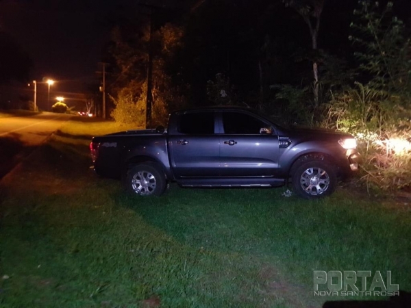 Caminhonete recuperada pela PM. (Foto: Divulgação)