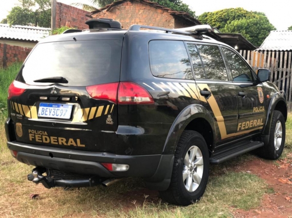 Estão sendo cumpridos 2 Mandados de Busca e Apreensão e 2 Mandados de Prisão Preventiva expedidos pela Vara Federal de Umuarama.(Foto: Polícia Federal)