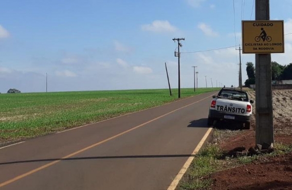 Ao todo, 40 unidades estão sendo afixadas em postes da rede elétrica, às margens das rodovias, especialmente nos trechos mais perigosos. (Foto: Assessoria)