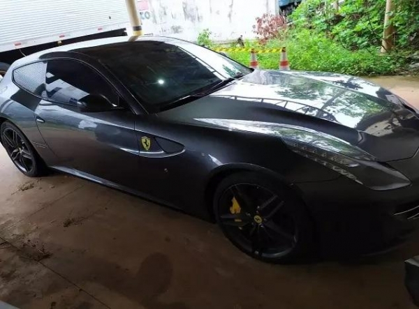 Ferrari disponível em leilão da Receita Federal de Maringá. Foto: Divulgação