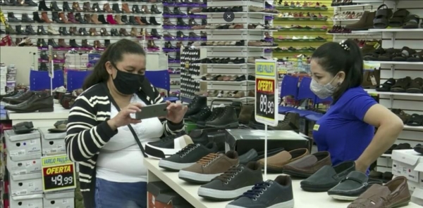 Paraguaios atravessam a fronteira para comprar produtos no Brasil — Foto: Reprodução/RPC  Vantagens