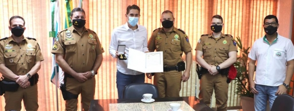 O prefeito Marcio Rauber agradeceu a honraria e colocou a administração municipal, mais uma vez, a disposição .(Foto: Assessoria)