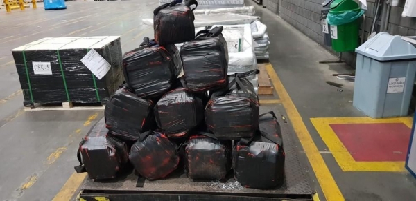 Suspeitos são investigados por tráfico de cocaína no Porto de Paranaguá — Foto: Divulgação/PF