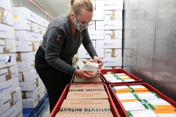 Novo lote da vacina CoronaVac chega ao Paraná 24/02/2021 - Foto: Geraldo Bubniak/AEN