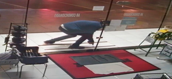 Imagens de câmeras de segurança no dia do crime. (Foto: Polícia Civil)