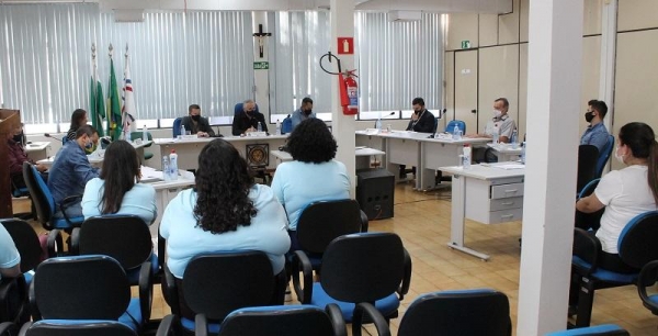 Sessão que homenageou equipes de vacinação foi realizada na segunda-feira, dia 16. (Foto: Assessoria/Câmara)