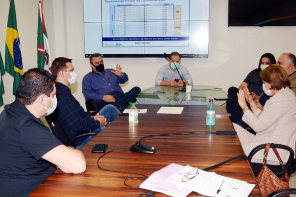 A definição aconteceu nesta terça-feira (21) em reunião da Secretaria de Estado da Saúde com o Conselho de Secretarias Municipais de Saúde do Paraná (Cosems/PR) e a Associação dos Municípios do Paraná (AMP). Foto: Américo Antônio/SESA