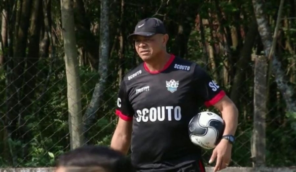 Vilmar da Silva Escouto treinava a equipe juvenil de futebol, em Foz do Iguaçu (Foto: Cedoc/RPC )