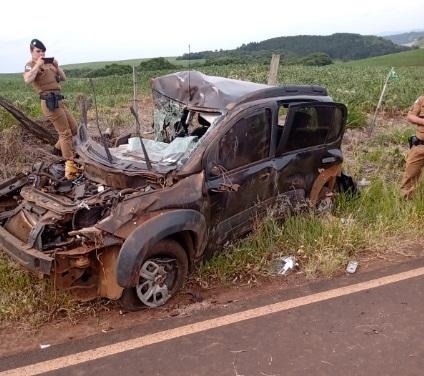 Foto PB Urgente Sudoeste  Fonte: https://ppnewsfb.com.br - https://ppnewsfb.com.br/grave-acidente-entre-carro-e-trator-deixa-quatro-feridos/ .