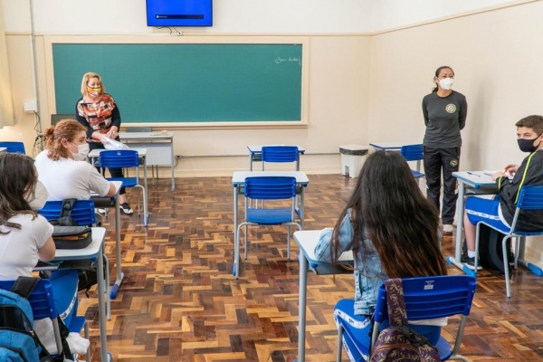 Escolas estaduais do Paraná não farão exigência de comprovante de vacina contra Covid — Foto: Renato Prospero/Divulgação/Seed