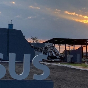 Temporal destruiu prédio de uma igreja em Guaíba — Foto: Giulia Perachi/RBS TV