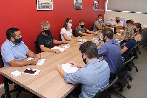 Reunião envolveu vereadores e administração municipal . (Foto: Assessoria/Câmara)