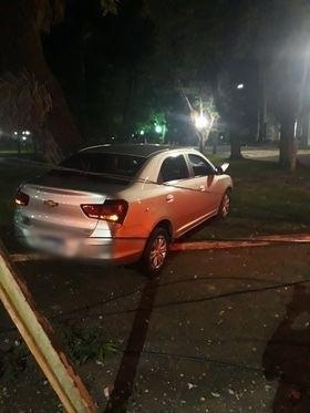 Após o acidente o condutor se evadiu. (Fotos: Lucas Neuls)